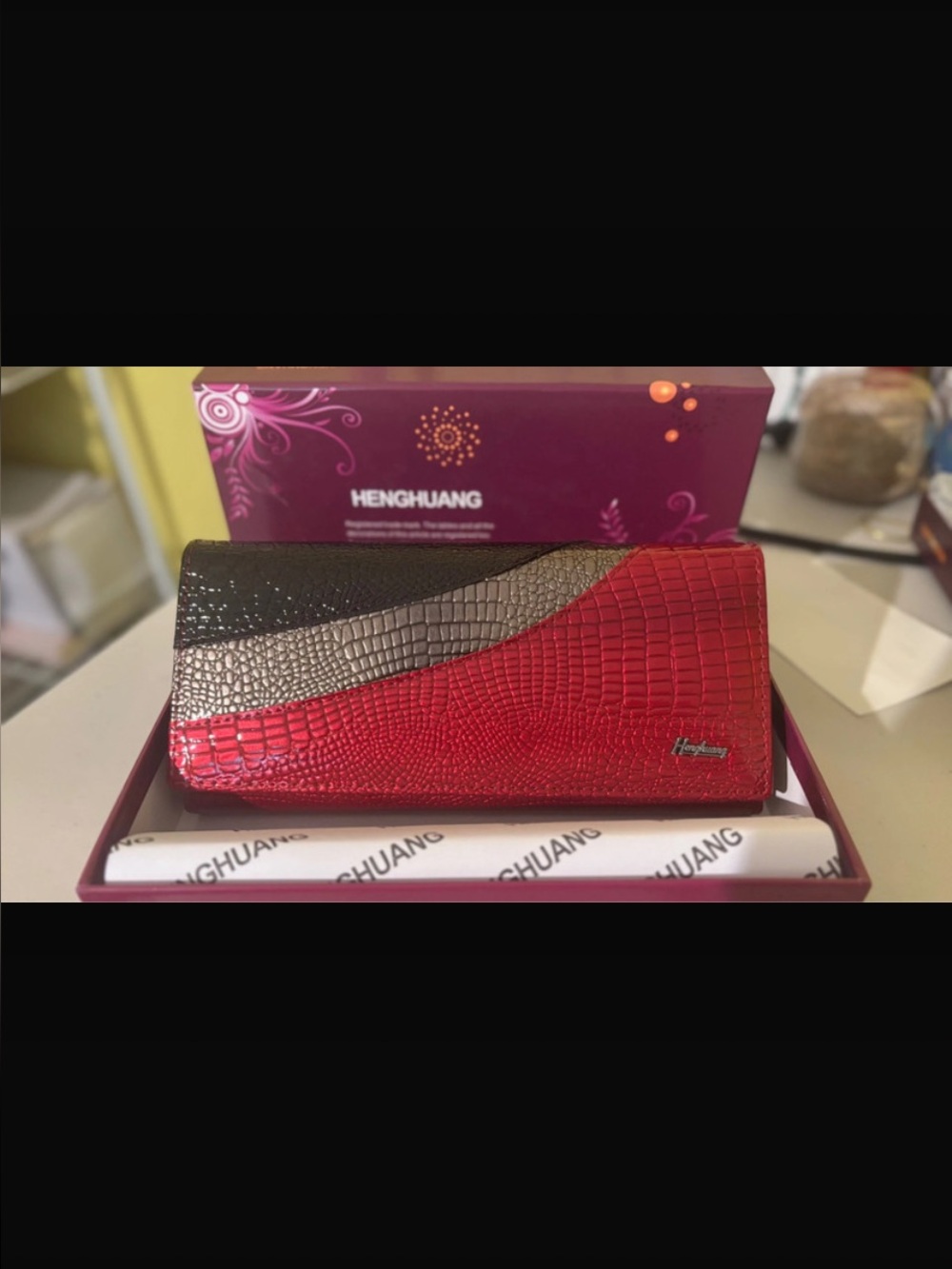 Henghuang women’s leather wallet New in box